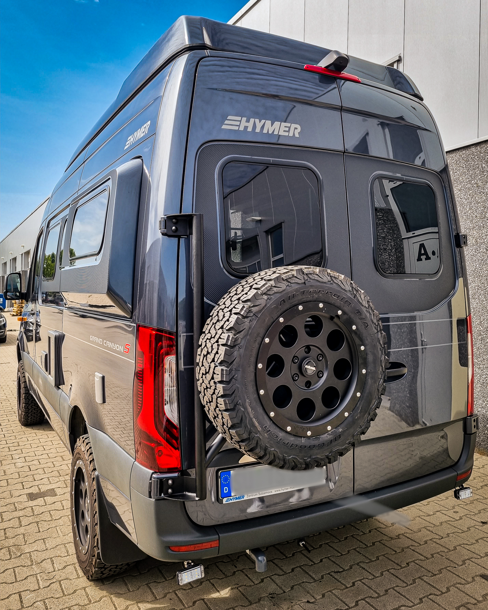 Dutchvanparts Tire Carrier Mercedes Sprinter W907 (VS30) on a Hymer Grand Canyon S.
